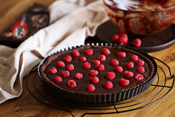 Čokoladni tart s malinama