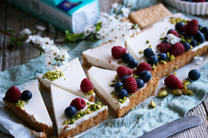 Tart s panna cottom i voćem