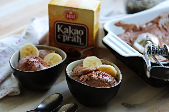 Čokoladni „nicecream“ s maslacem od kikirikija