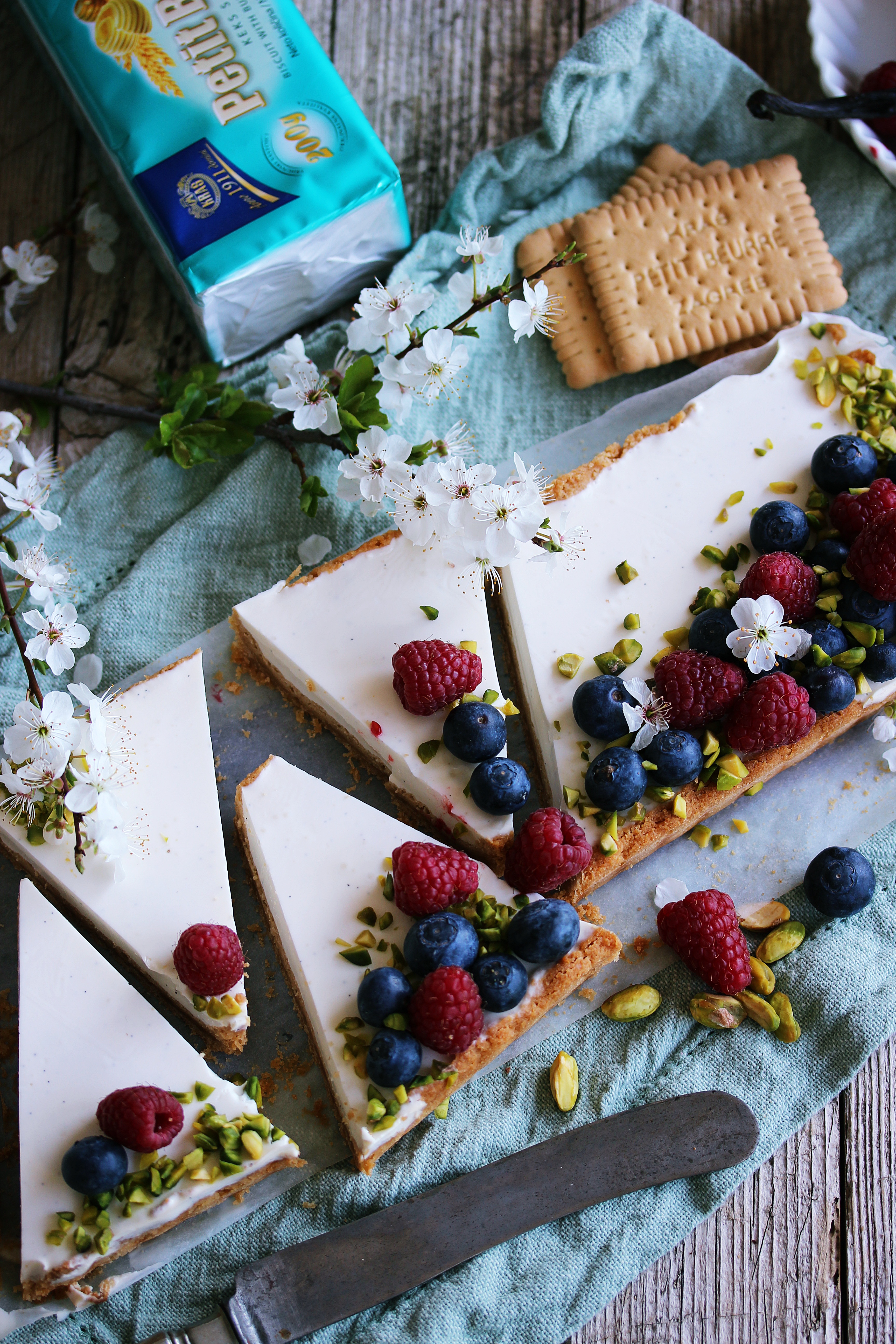 Tart s panna cottom i voćem Tart s panna cottom i voćem